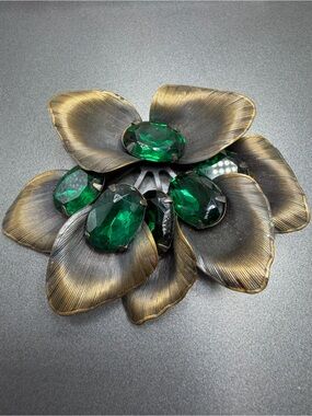 Vintage Art Deco Brooch with Emerald Green Stones